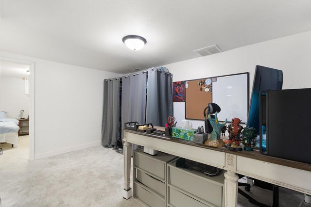 809 4th Ave NW, Minot, ND 58703