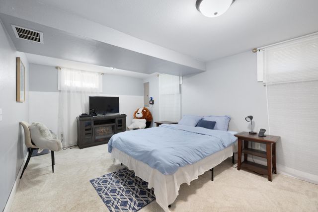 809 4th Ave NW, Minot, ND 58703