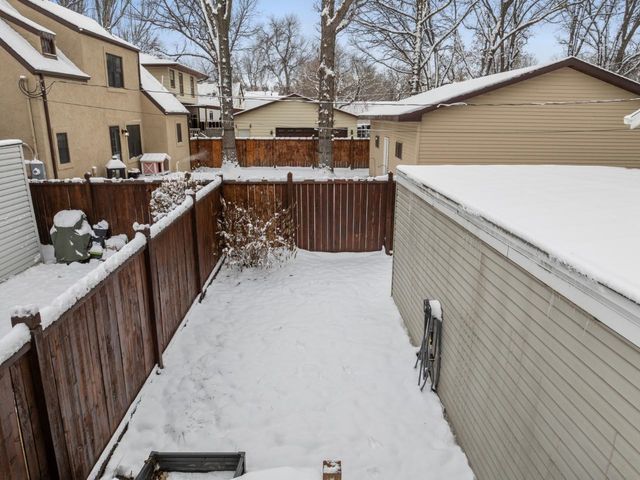 809 4th Ave NW, Minot, ND 58703