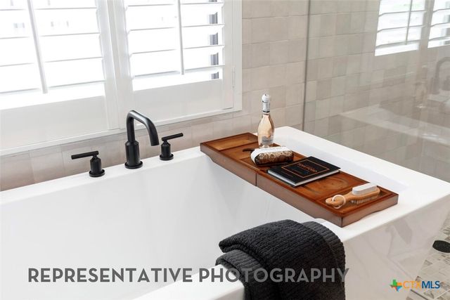 108 Top View Drive, Liberty Hill, TX 78642