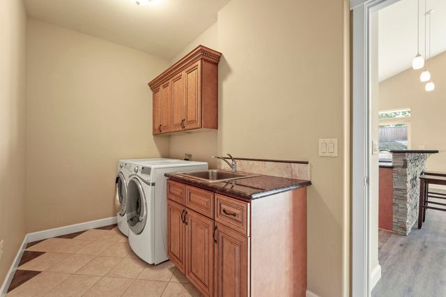 212 E PINE NEEDLE Ave, Colbert, WA 99005