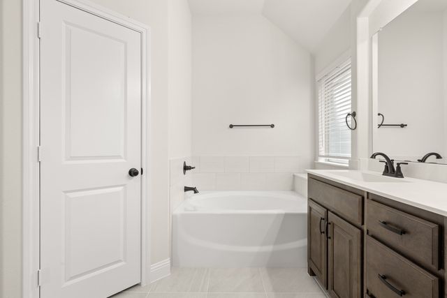 318 Bowrider Lane, Granbury, TX 76049