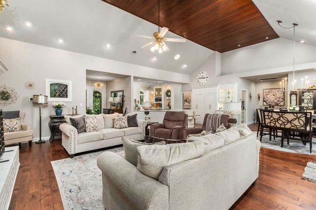 8 Darro Way, Hot Springs Village, AR 71909