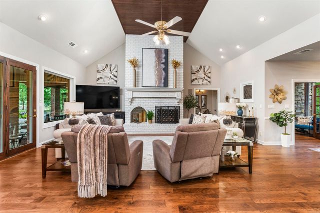 8 Darro Way, Hot Springs Village, AR 71909