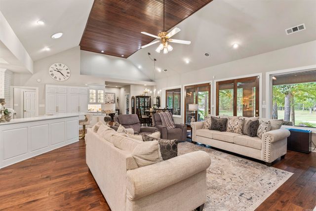 8 Darro Way, Hot Springs Village, AR 71909