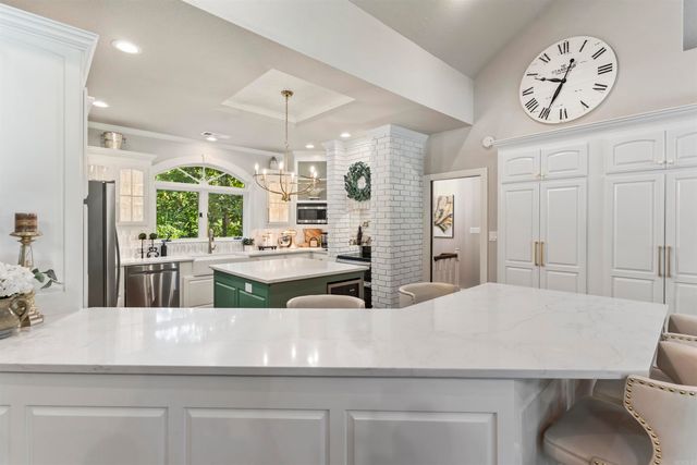 8 Darro Way, Hot Springs Village, AR 71909