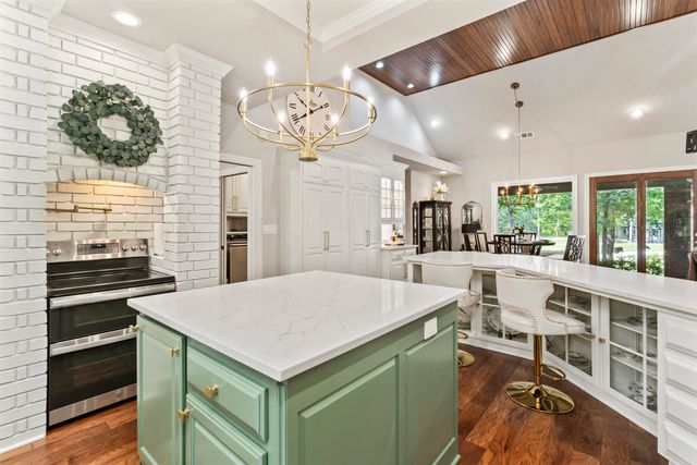 8 Darro Way, Hot Springs Village, AR 71909