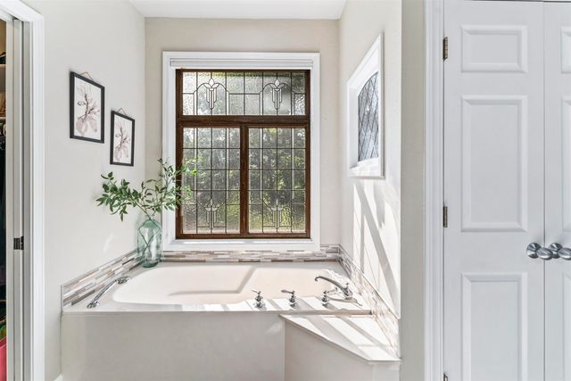 8 Darro Way, Hot Springs Village, AR 71909