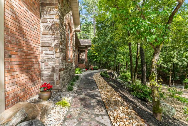 8 Darro Way, Hot Springs Village, AR 71909