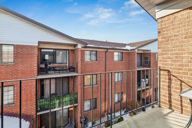 8426 W Catalpa Avenue 403, Chicago, IL 60656