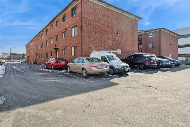 8426 W Catalpa Avenue 403, Chicago, IL 60656