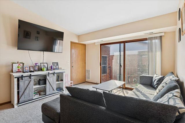 8426 W Catalpa Avenue 403, Chicago, IL 60656