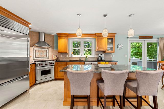 57 Middle Dunstable Road, Nashua, NH 03062