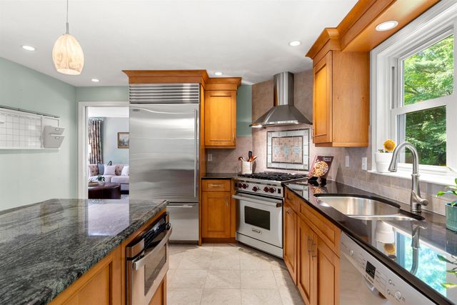 57 Middle Dunstable Road, Nashua, NH 03062