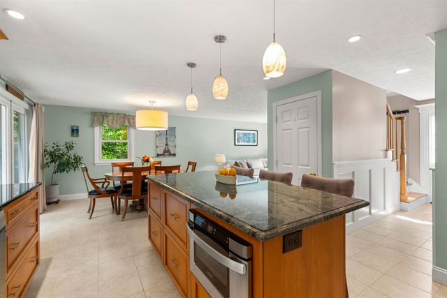 57 Middle Dunstable Road, Nashua, NH 03062