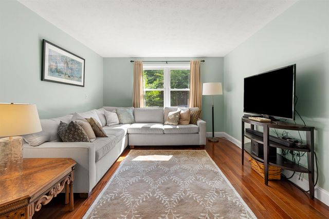 57 Middle Dunstable Road, Nashua, NH 03062