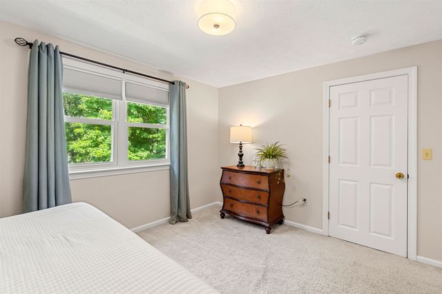 57 Middle Dunstable Road, Nashua, NH 03062
