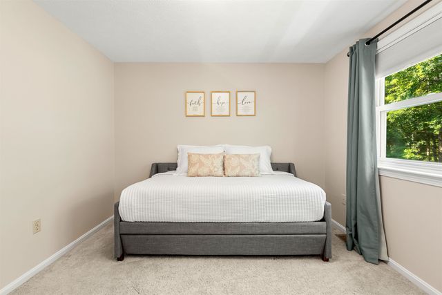 57 Middle Dunstable Road, Nashua, NH 03062