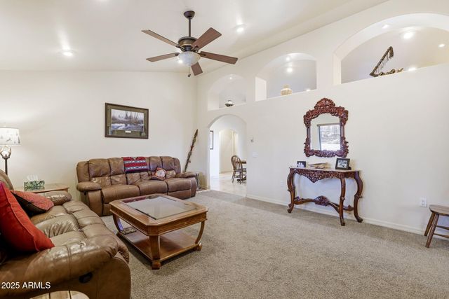 5518 PINE Drive, Pinedale, AZ 85934