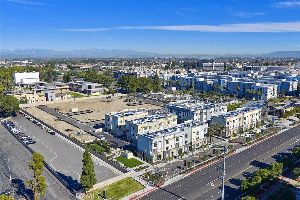 Image 14 of property listing at 7256 Pointbreak Drive, Huntington Beach, CA 92647