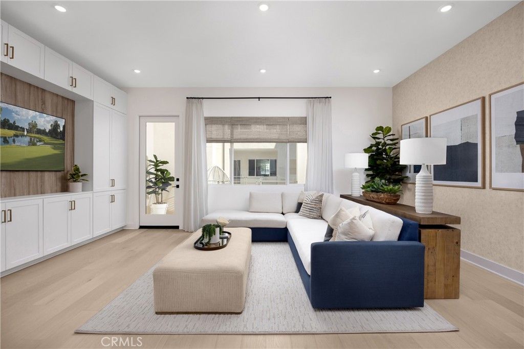 Image 3 of property listing at 7256 Pointbreak Drive, Huntington Beach, CA 92647