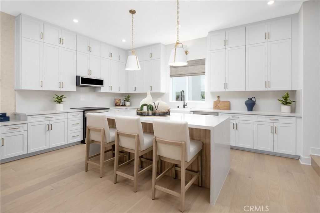 Image 4 of property listing at 7256 Pointbreak Drive, Huntington Beach, CA 92647
