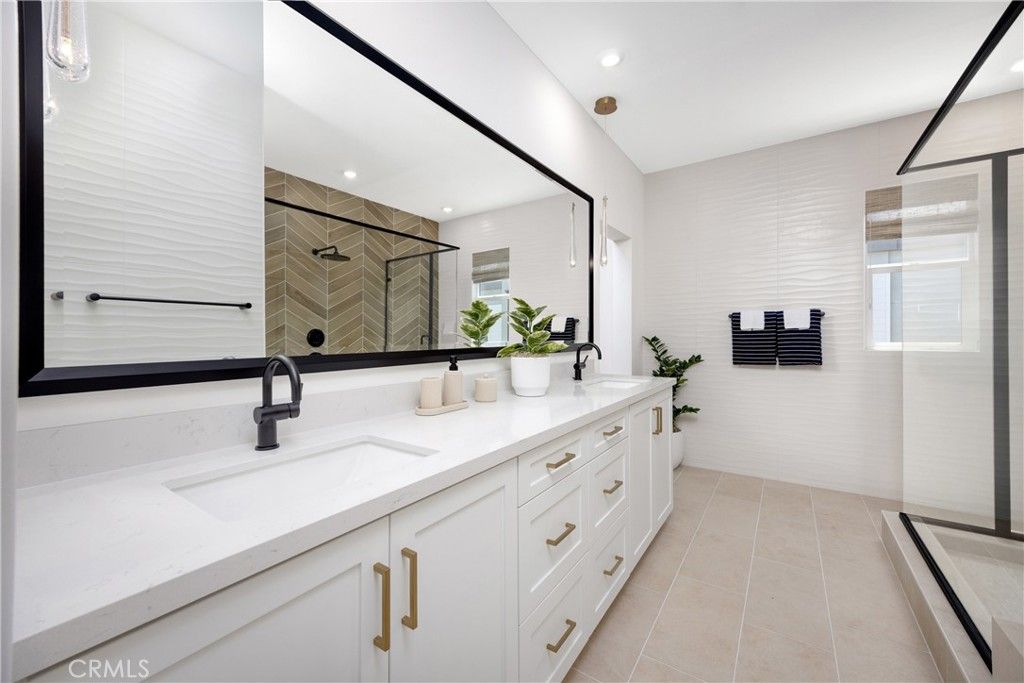 Image 6 of property listing at 7256 Pointbreak Drive, Huntington Beach, CA 92647