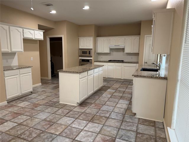 2810 White Oak Lane, Pearland, TX 77584