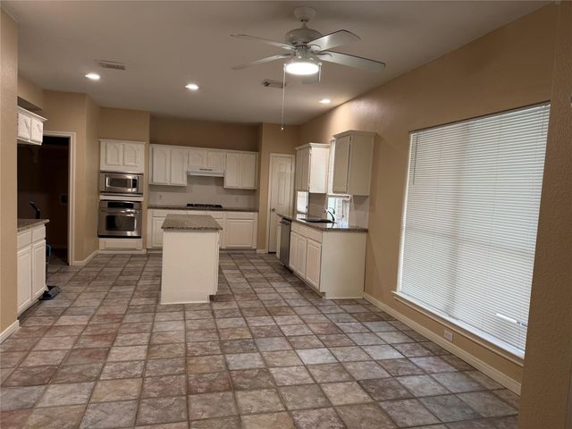 2810 White Oak Lane, Pearland, TX 77584