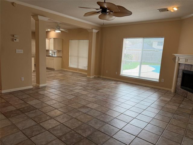 2810 White Oak Lane, Pearland, TX 77584