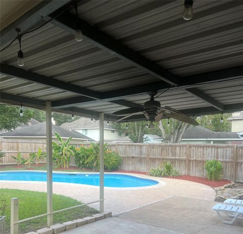 2810 White Oak Lane, Pearland, TX 77584