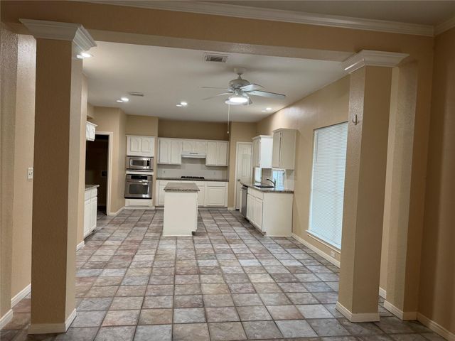 2810 White Oak Lane, Pearland, TX 77584