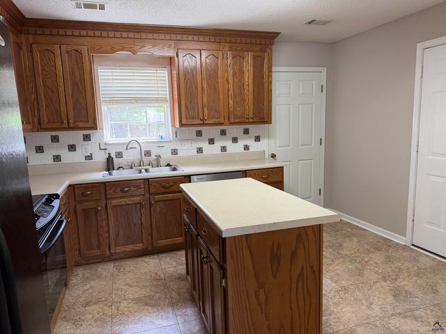 104 Lonesome Doe Circle, Kathleen, GA 31047