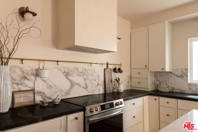 931 S Sycamore Avenue, Los Angeles, CA 90036