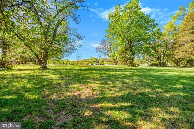 5301 BROOKEVILLE RD, Gaithersburg, MD 20882