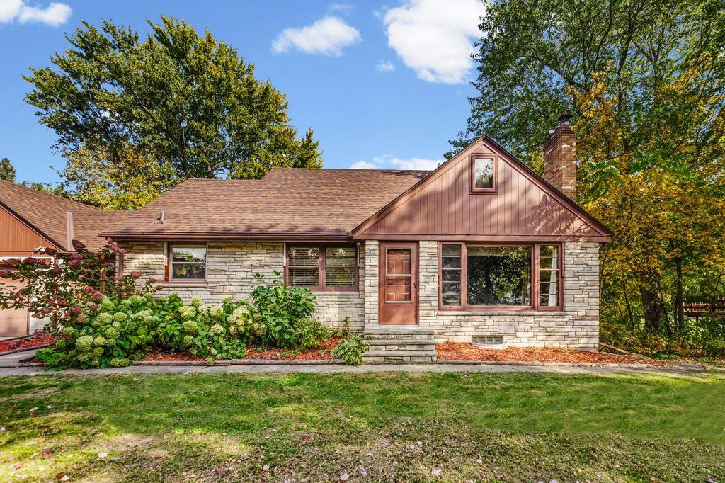 609 Silver Lake Road NW, New Brighton, MN 55112 — exterior