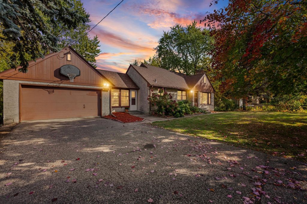 609 Silver Lake Road NW, New Brighton, MN 55112 — photo 2