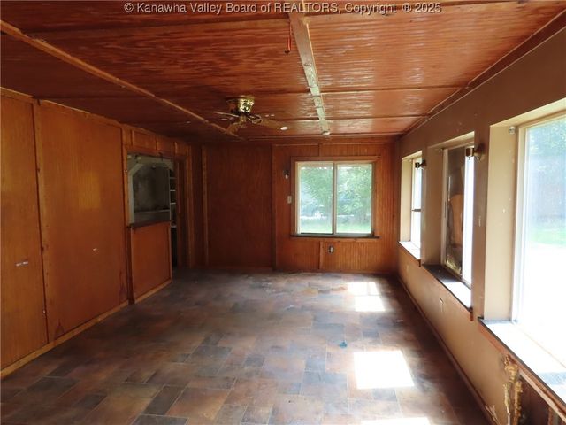 4501 Victoria Road, Charleston, WV 25312