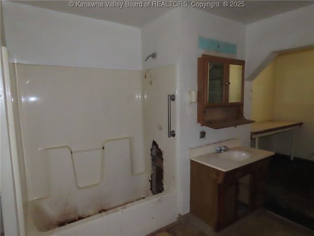 4501 Victoria Road, Charleston, WV 25312