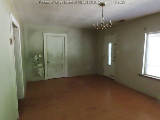 4501 Victoria Road, Charleston, WV 25312