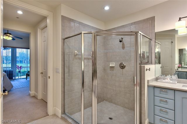 9242 Tesoro LN 1-102, Naples, FL 34114