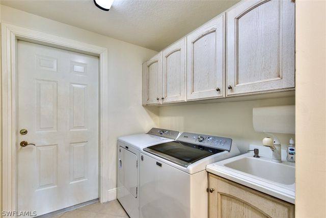 9242 Tesoro LN 1-102, Naples, FL 34114