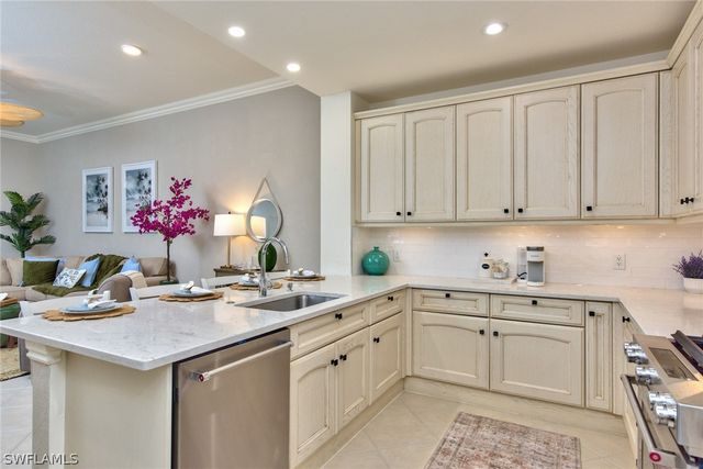 9242 Tesoro LN 1-102, Naples, FL 34114