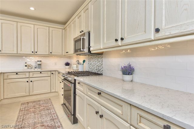 9242 Tesoro LN 1-102, Naples, FL 34114