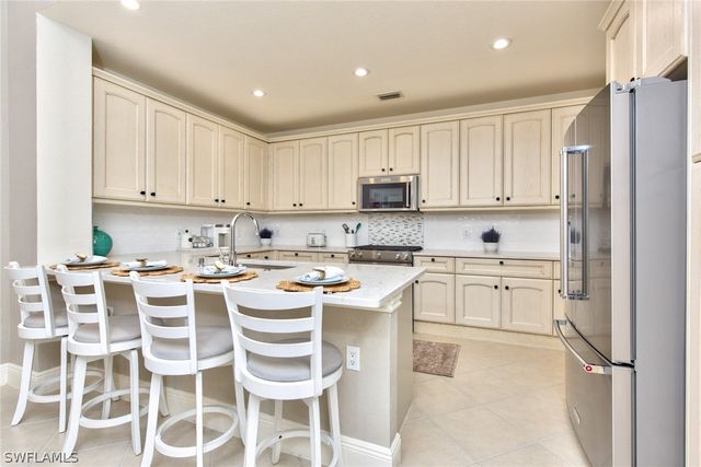 9242 Tesoro LN 1-102, Naples, FL 34114