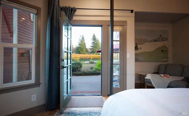 4605 Gravenstein Hwy N, Sebastopol, CA 95472