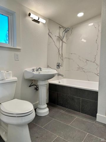 4605 Gravenstein Hwy N, Sebastopol, CA 95472