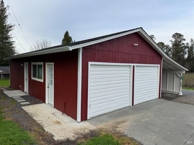 4605 Gravenstein Hwy N, Sebastopol, CA 95472