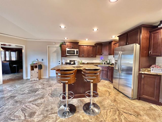 712 Maple Lane, Newburgh, IN 47630