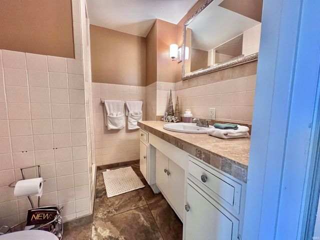 712 Maple Lane, Newburgh, IN 47630